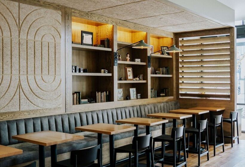 Holman Riverfront Park Hotel Salem, Tapestry By Hilton