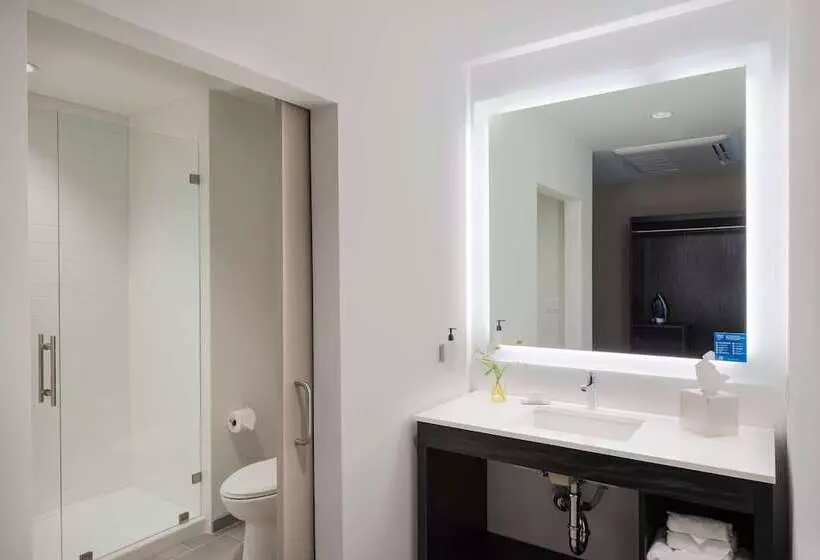 Holman Riverfront Park Hotel Salem, Tapestry By Hilton