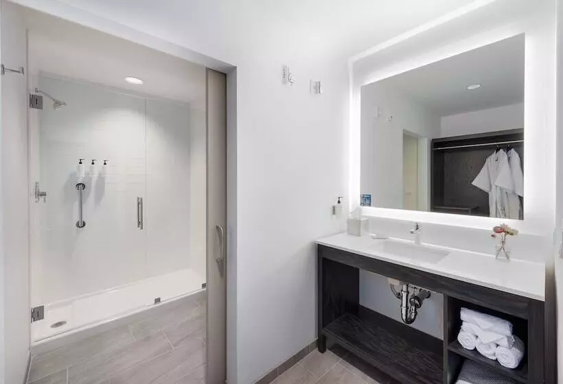 Holman Riverfront Park Hotel Salem, Tapestry By Hilton