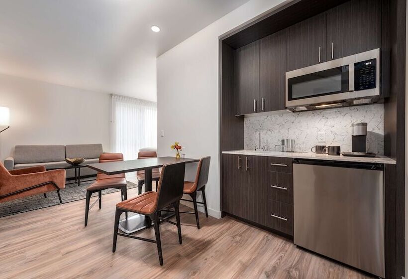 Holman Riverfront Park Hotel Salem, Tapestry By Hilton