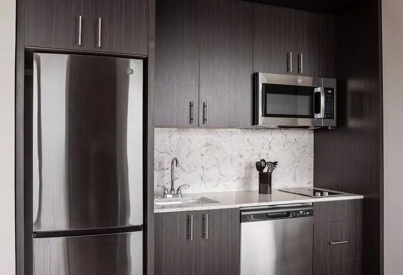 Holman Riverfront Park Hotel Salem, Tapestry By Hilton