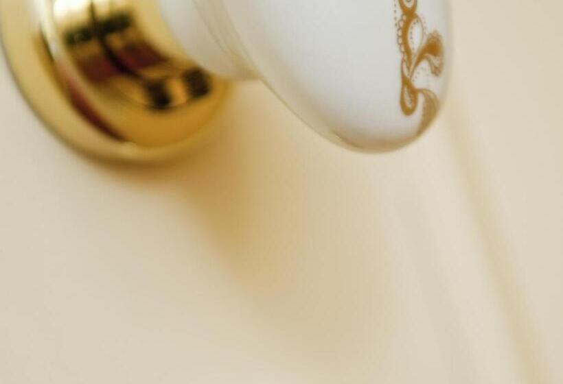 هتل Manganelli Palace