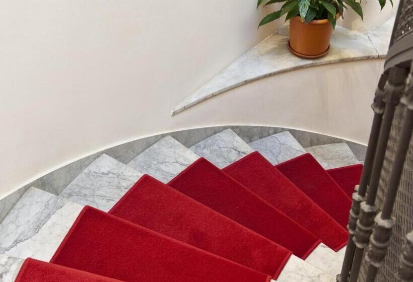 هتل Manganelli Palace