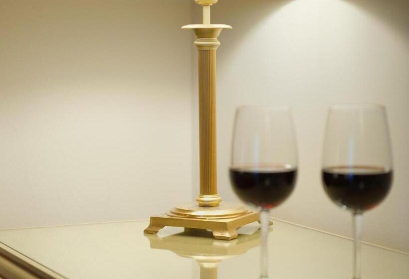 هتل Manganelli Palace