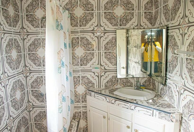 پانسیون Charlie S Cottages