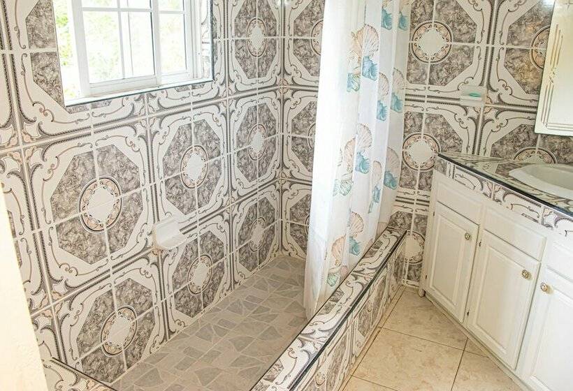 پانسیون Charlie S Cottages