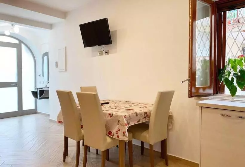 اقامتگاه Vacation Home Ground Floor 200 Meters To Beach!