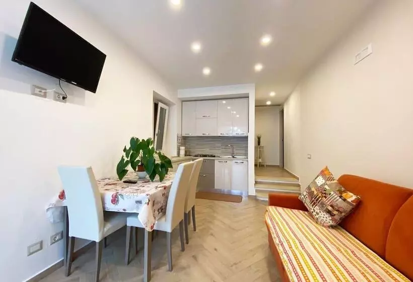 اقامتگاه Vacation Home Ground Floor 200 Meters To Beach!