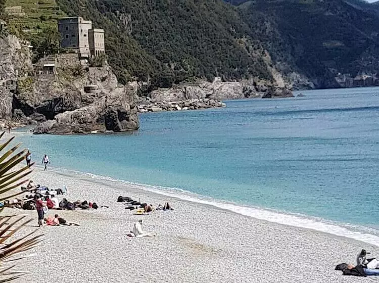 Fegina Deluxe 3 Bedrooms 3 Bathrooms