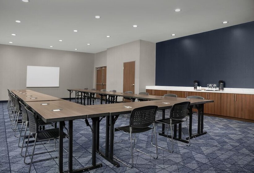 فندق Courtyard By Marriott Northport