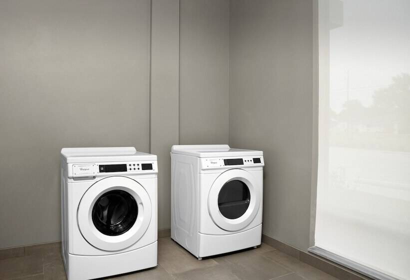 فندق Courtyard By Marriott Northport