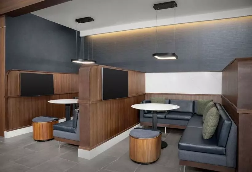 ホテル Courtyard By Marriott Northport