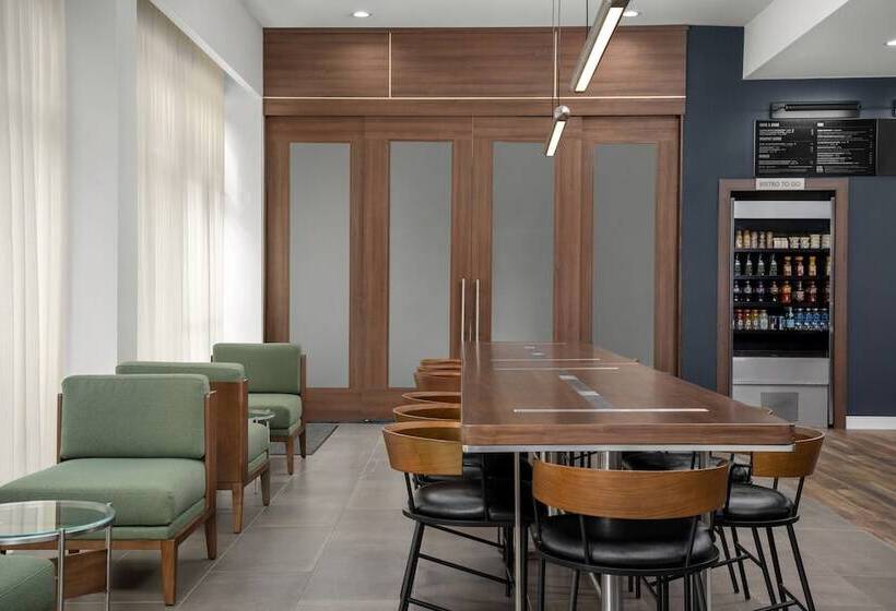 فندق Courtyard By Marriott Northport