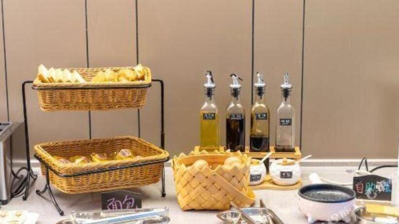 Hanting Hotel Shanghai Lingang Dishui Lake