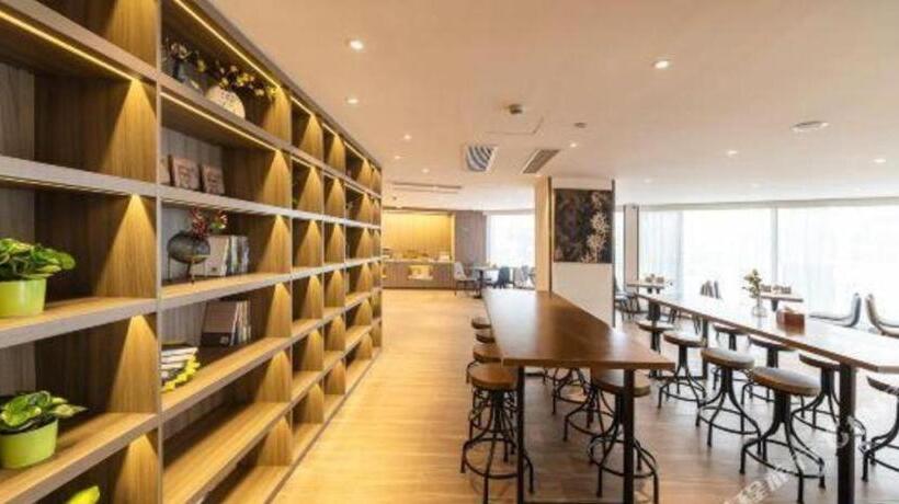 Hanting Hotel Shanghai Lingang Dishui Lake