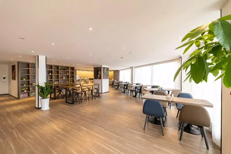 Hanting Hotel Shanghai Lingang Dishui Lake