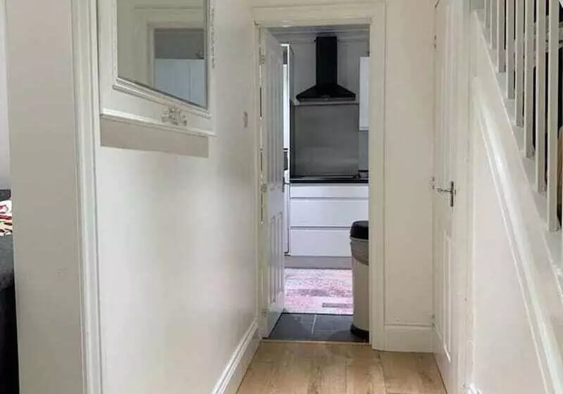 Residenssi Stunning 2 Bed House In Pembroke Dock