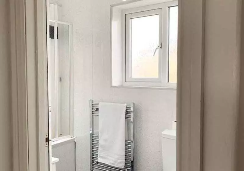 Residenssi Stunning 2 Bed House In Pembroke Dock