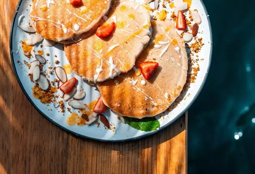 هتل Bambuda Bocas Town   Hostel