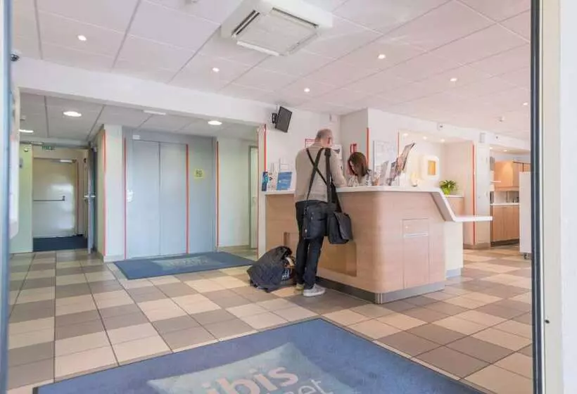 Hotelli Ibis Budget Amberieu En Bugey Chateau Gaillard