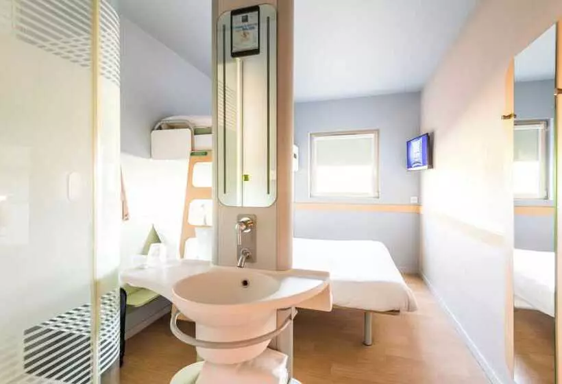 Hotelli Ibis Budget Amberieu En Bugey Chateau Gaillard