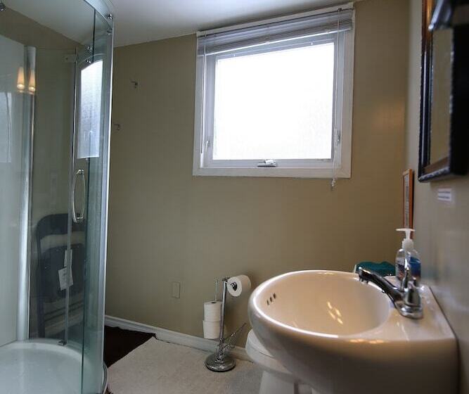 بنسيون Jenny S Guest House