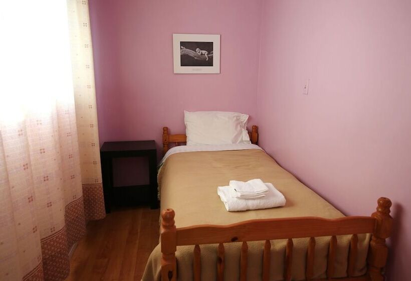 بنسيون Jenny S Guest House