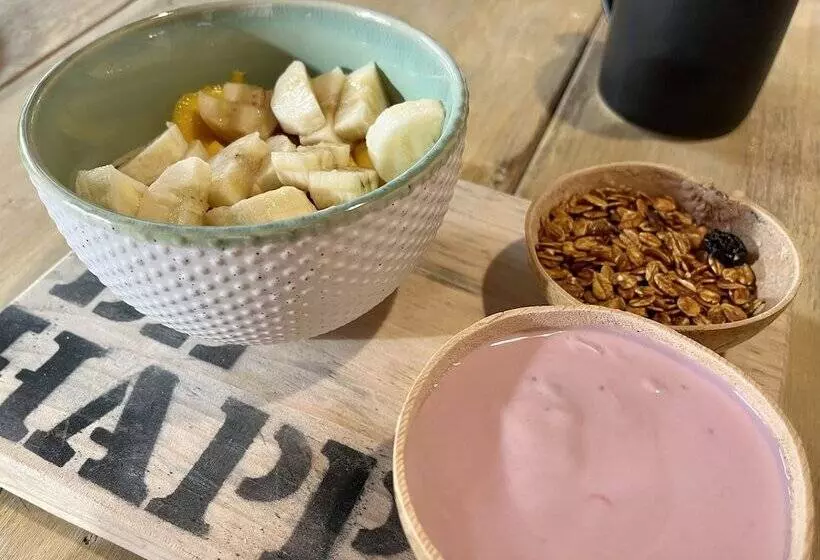 تختخواب و صبحانه Casa Cheleb