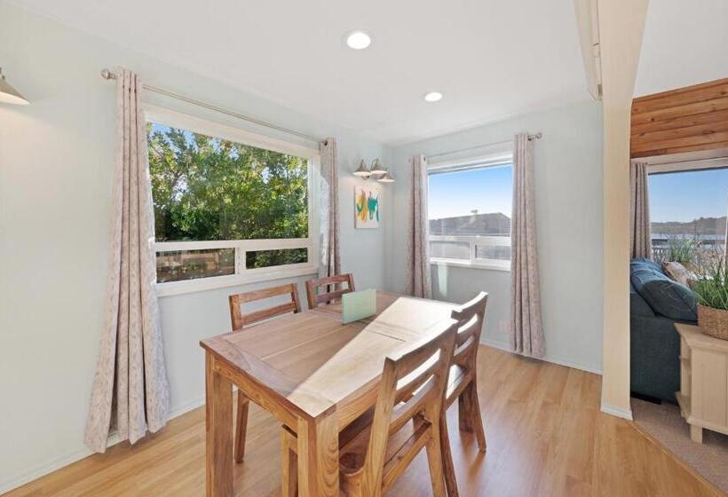 בית מלון כפרי Embarcadero Bay View