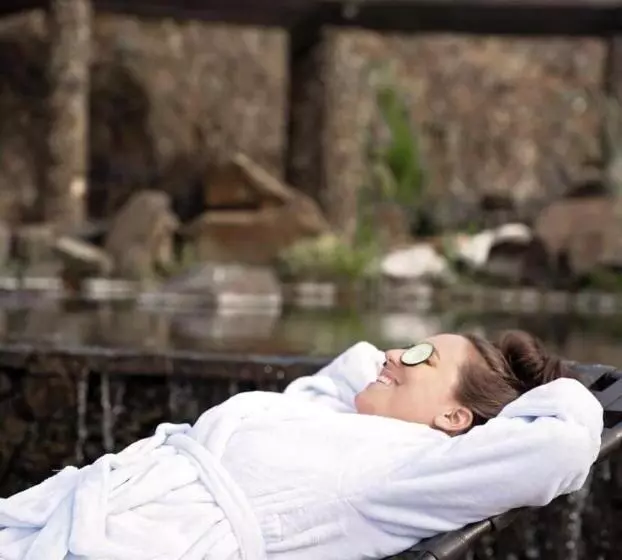 Hotelli Sagecliffe Resort & Spa