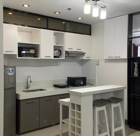 ペンション Cdo Uptown Condominium