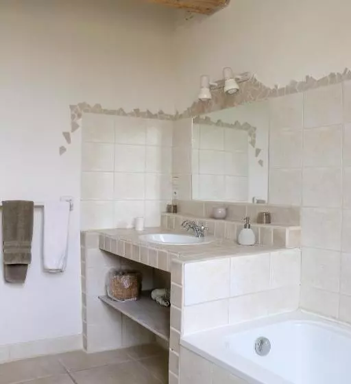 Aamiaismajoitus (B&B) Domaine De Marlas   Chambres D Hôtes