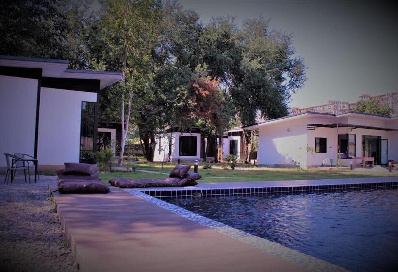 호텔 Serene Resort