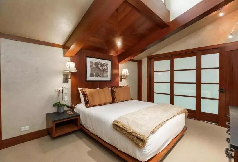 Lodge At Vail Condominiums