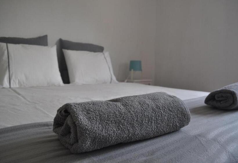 Pensione F! Lisbon Guest House