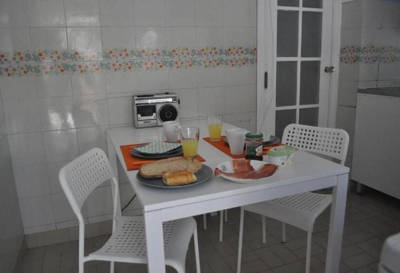 Pensione F! Lisbon Guest House