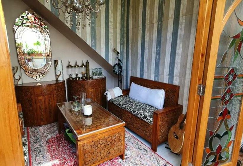 Пансион La Vie En Rose Residence