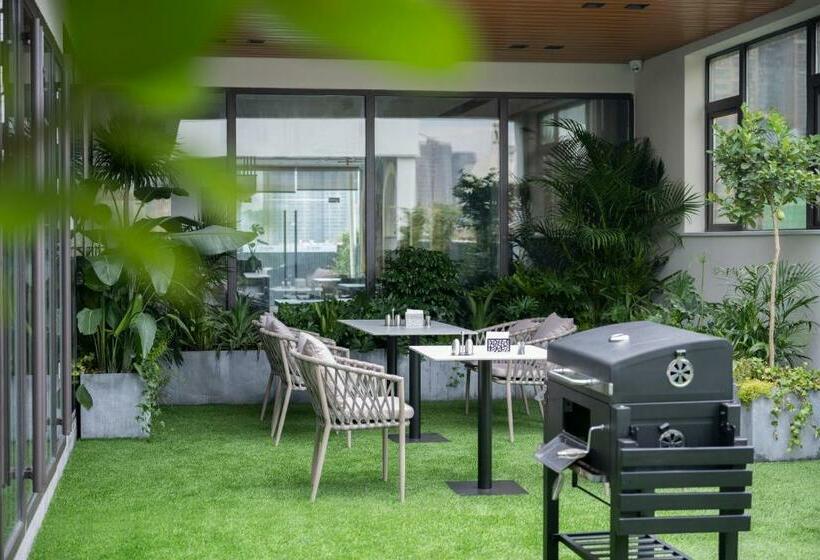 Vantage Hotel Changsha