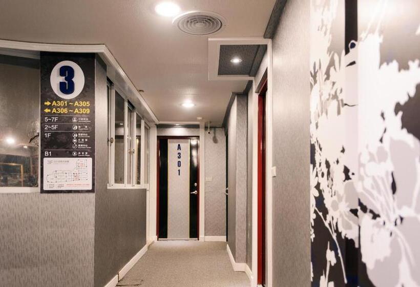 هتل Duke Business