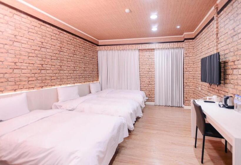 هتل Duke Business