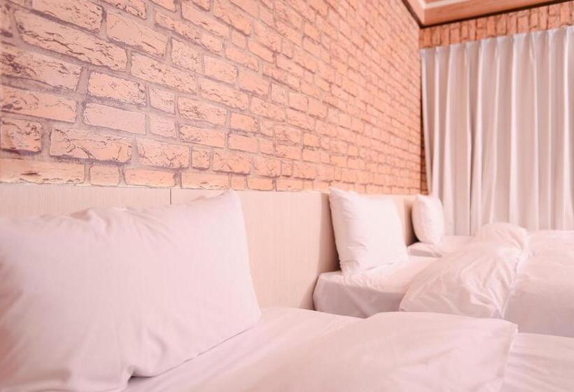 هتل Duke Business