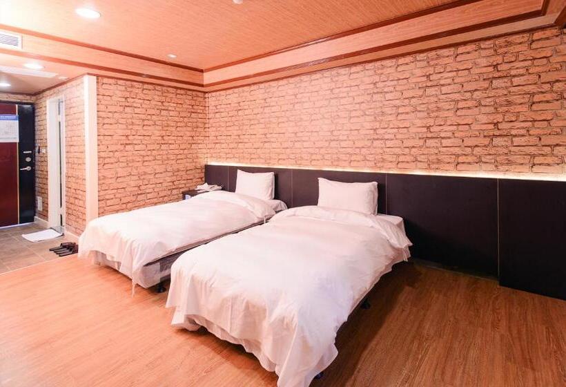 هتل Duke Business