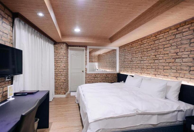 هتل Duke Business