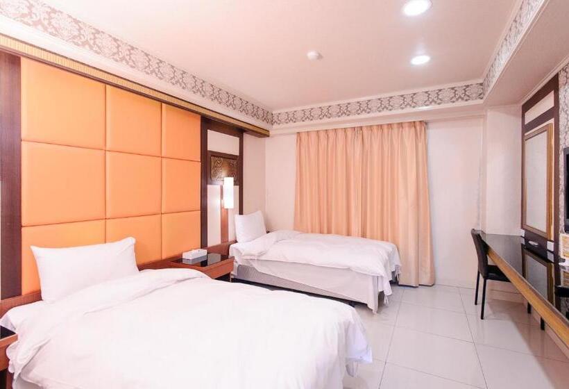 هتل Duke Business