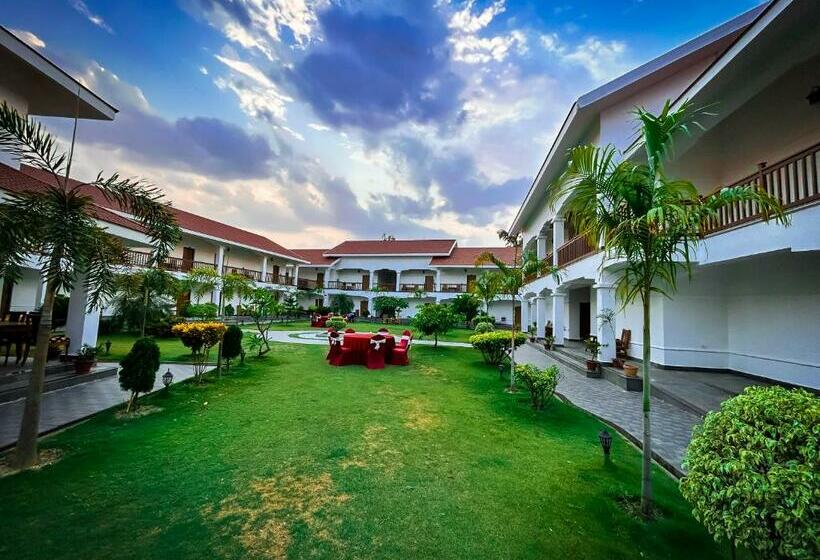 هتل Earth Light Sauraha