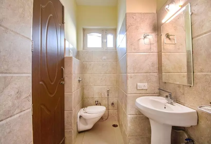 Hotelli Fabexpress Bzoie Heritage