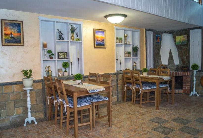 پانسیون Chrystal Guest House