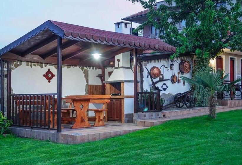 پانسیون Chrystal Guest House