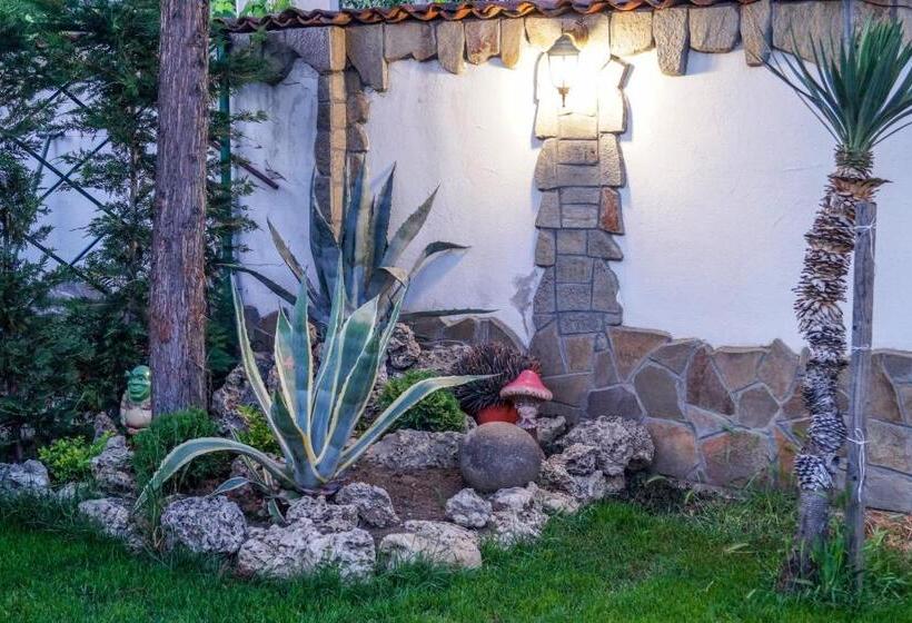 پانسیون Chrystal Guest House