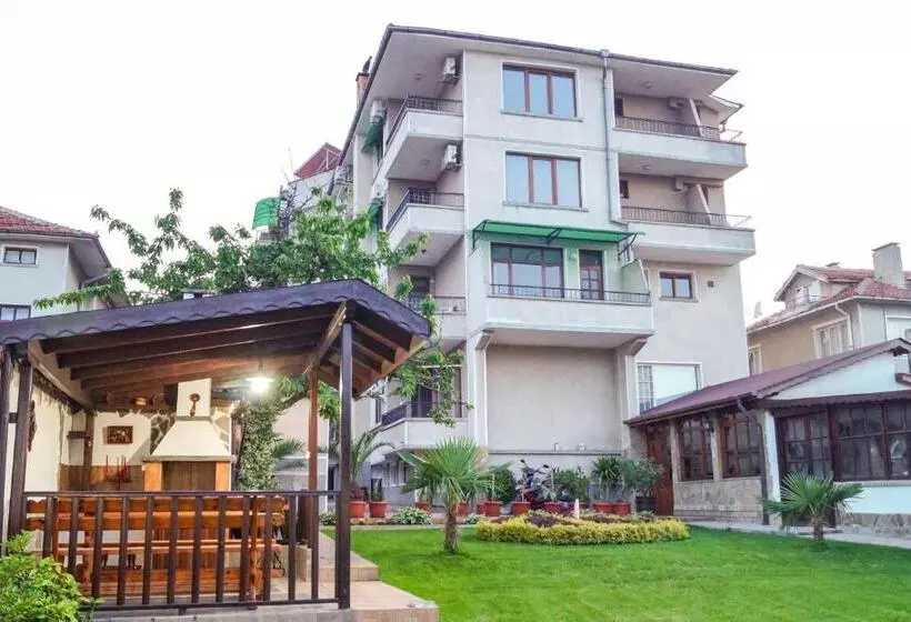 ペンション Chrystal Guest House